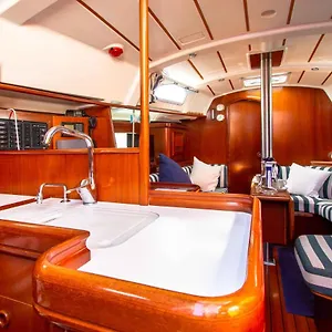 Bateau-hôtel Deliziosa Barca A Vela In Esclusiva Con Parcheggio Gratuito, San Remo